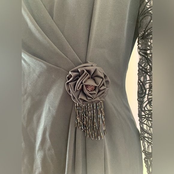 1980s Formal Black Dress With Detailed Sleeves - Picture 3 of 5